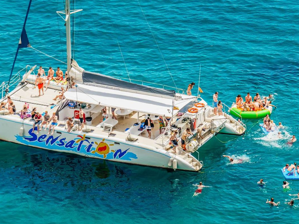 Creuer amb barbacoa i festa en catamarà