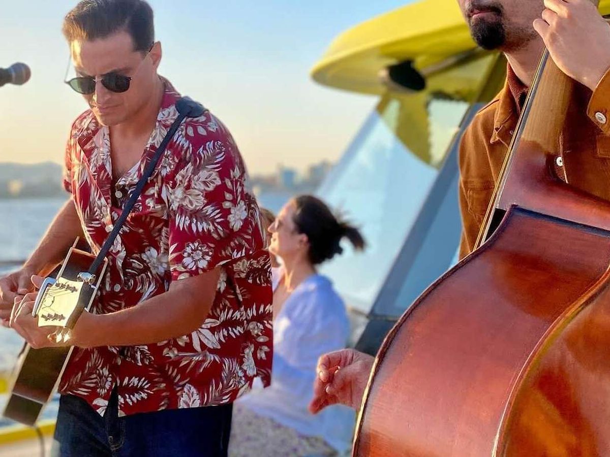 Creuer diürn o al capvespre en catamarà amb música