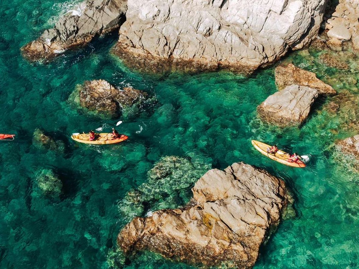 Kayak i paddle en la Costa Brava Descubre les cales de Tossa de Mar
