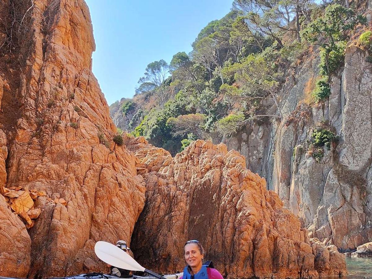 Ruta matinal en kayak a la cova de Rats Penats, Costa Brava